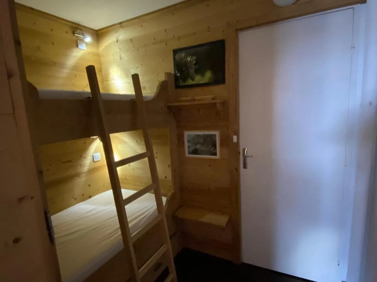 Charmant Appartement Chalet Renove, 4-6 Pers, Situe A 100M Des Pistes A Montgenevre - Fr-1-445-162 Apartment